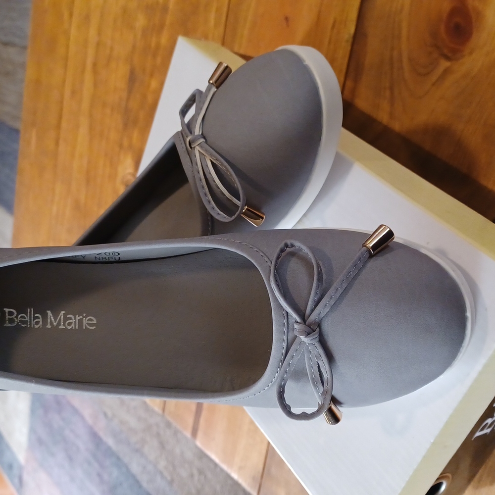 Shoes - Picture 3 of 8